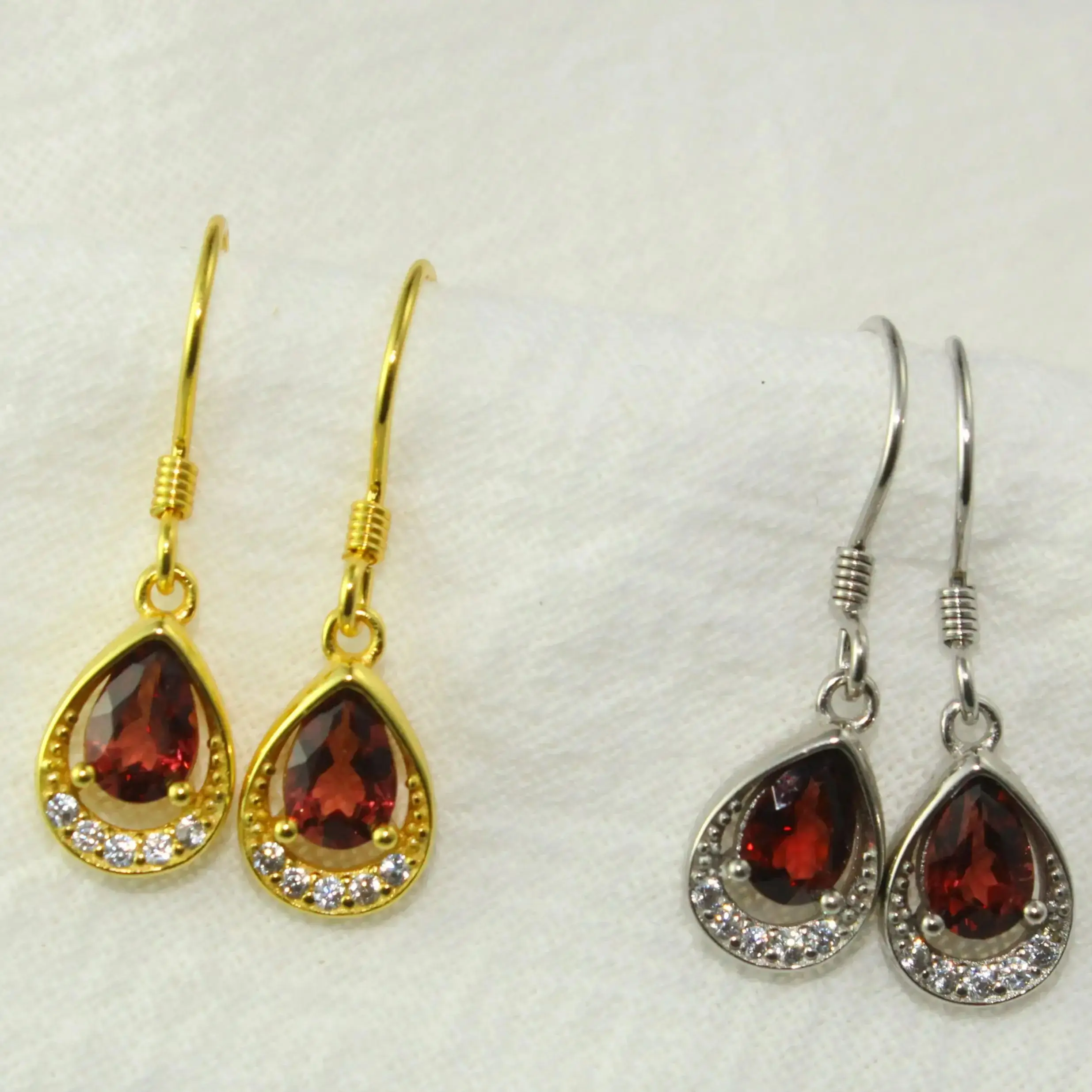 Exquisite And Elgant Pyrope Earrings With Waterdrop Inlays-Silver 925 Jewelry For A Refined Look