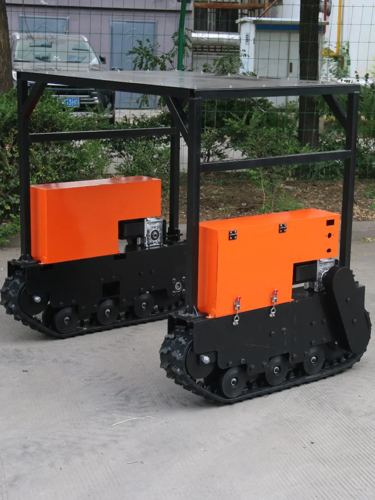 Electric Gantry Track Chassis Orchard Picking All Terrain Walking Intelligent Tea Picking Robot Crawler Chassis