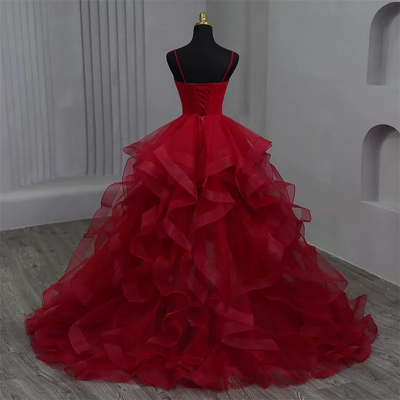 Abiti Quinceanera rosso scuro Ruffles scollo a V spalline sottili Sweet 15 Girls Short Front and Long Train Vestidos De Quinseanera