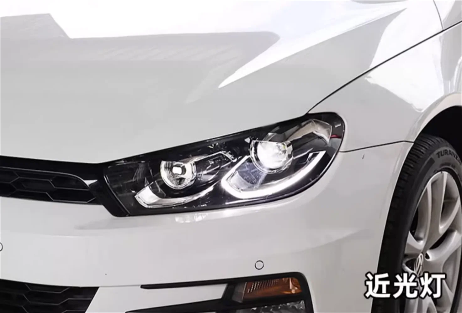 مصباح أمامي للسيارة نصف تجميع لـ 09-17 Volkswagen vw Scirocco DRL ضوء النهار الجري مصباح إشارة الانعطاف