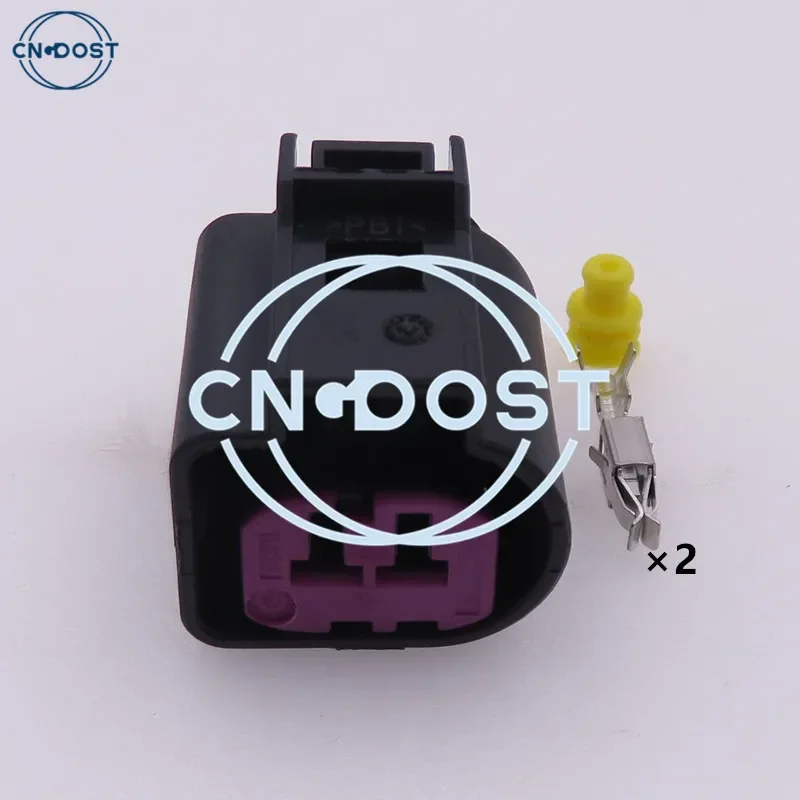 

1 комплект, 2-контактный 1J0973772, автомобильный генератор, розетка переменного тока в сборе, водонепроницаемый корпус динамика двигателя для VW Magotan Sagitar CC