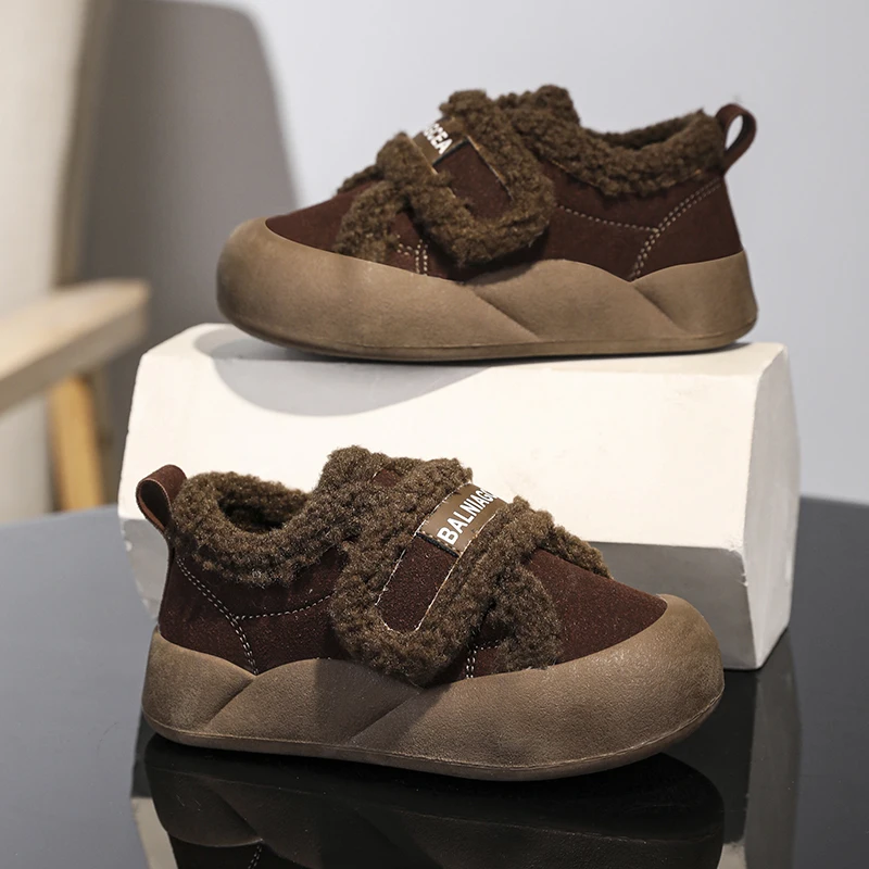 2025 Scarpe invernali nuove per bambini Scarpe in cotone per bambini Scarpe in cotone caldo addensato Scarpe casual comode e alla moda carine