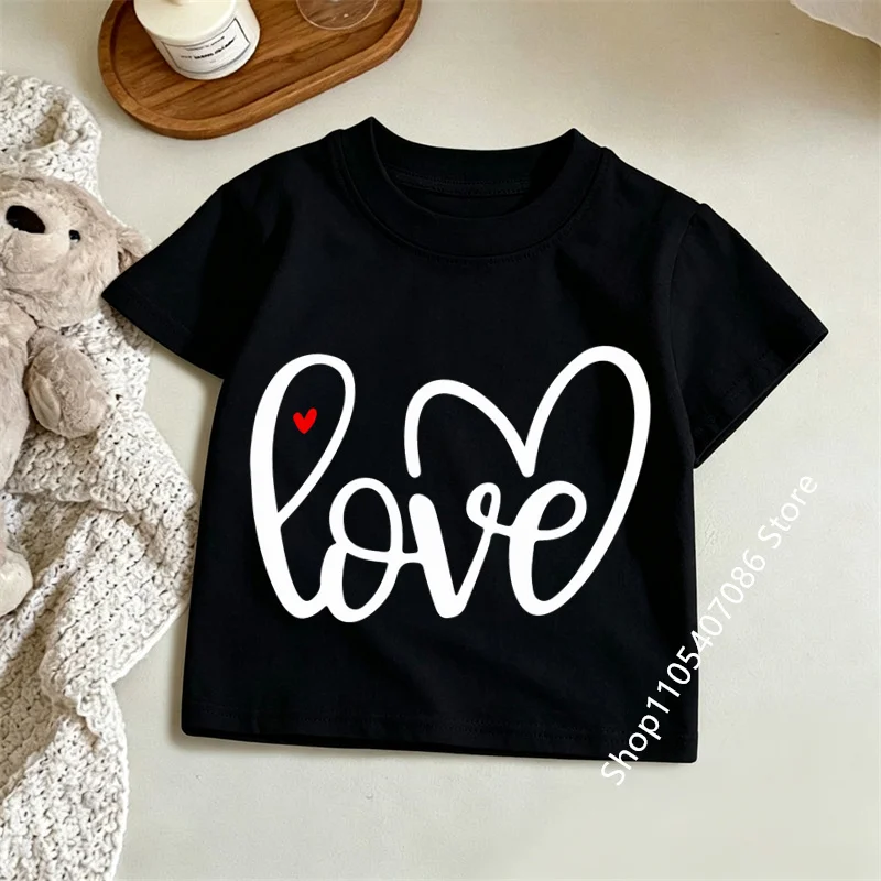 2026 Cute Finger Heart Graphic T‑Shirt, Girls Short Sleeve Casual Crew Neck Tee, Lovely Love Hand Print Daily Wear Tops