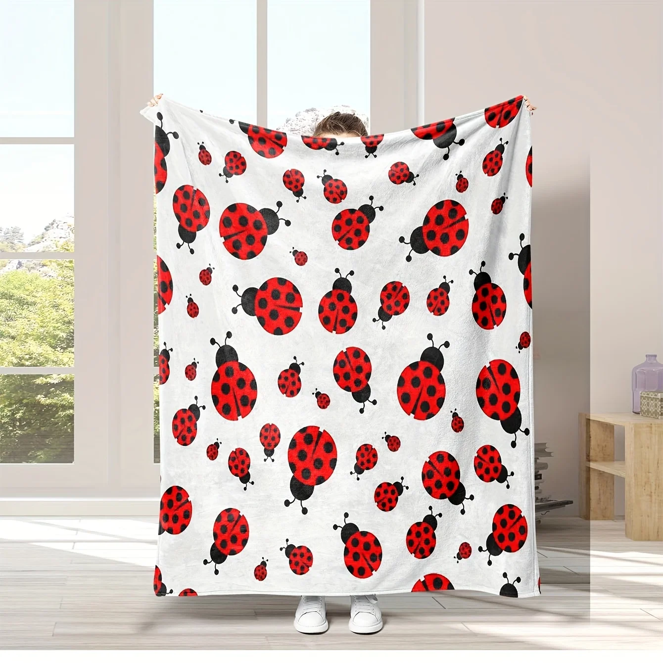 

Soft & Cozy Ladybug Print Flannel Throw Blanket -Perfect for Naps, Sofa, Bed, Office Decor, Camping & Travel - All-Season Gift