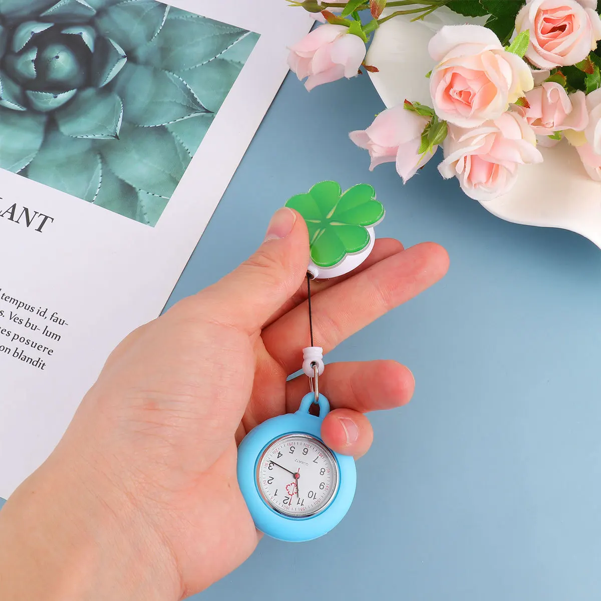 معلقة ممرضة ووتش فوب الساعات للممرضات Kawaii جيب طية صدر السترة الطبية لطيف قابل للسحب الكوارتز التناظرية