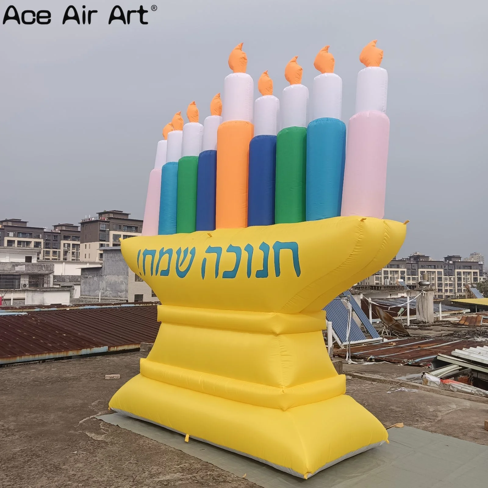 Décoration gonflable géante de Menorah de Hanukkah pour les événements de vacances juifs et les promotions extérieures Affichage de festival personnalisé