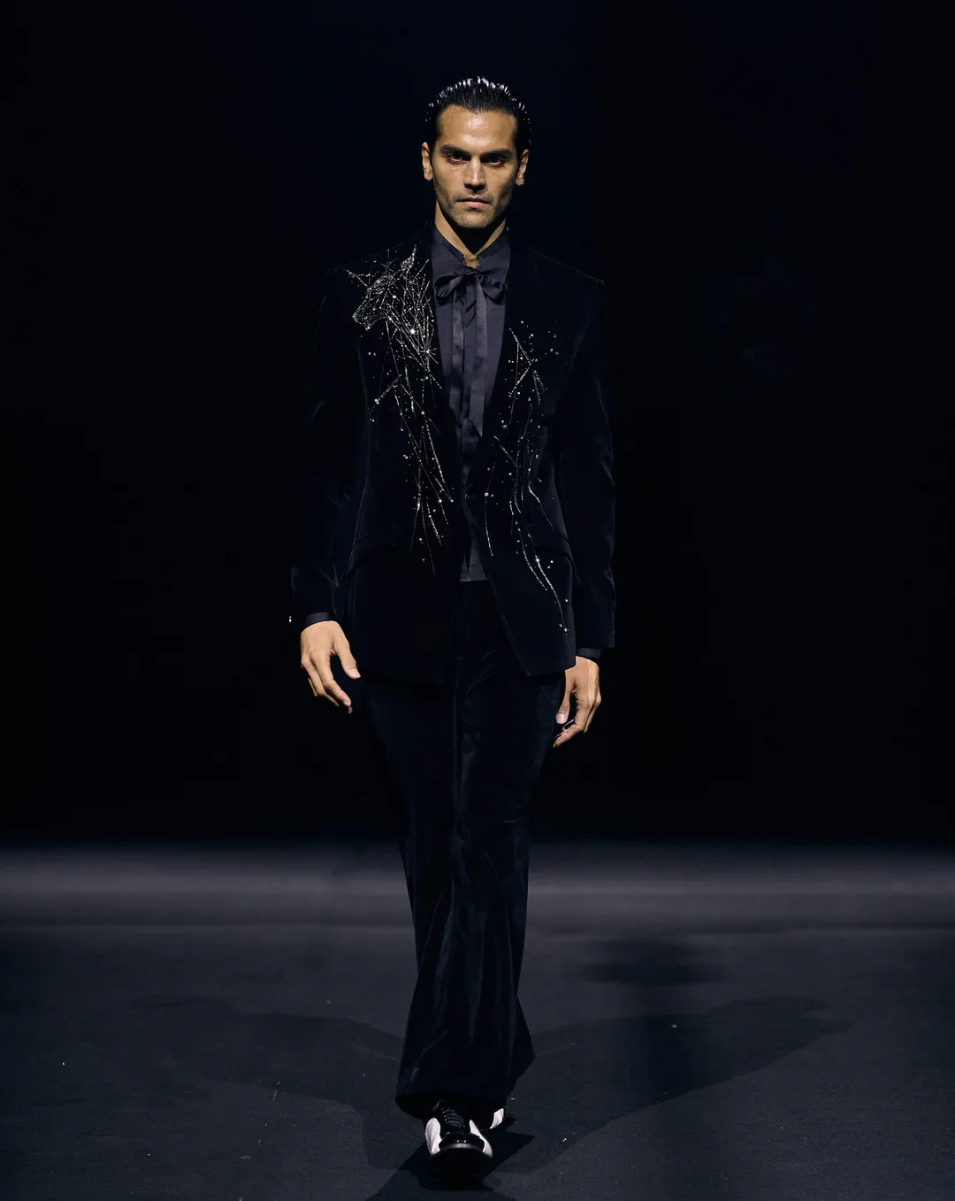 Customized Luxury Beaded Crystals Slim Fit Tuxedo One Button Wedding Groom Business Dinner Prom Fashion