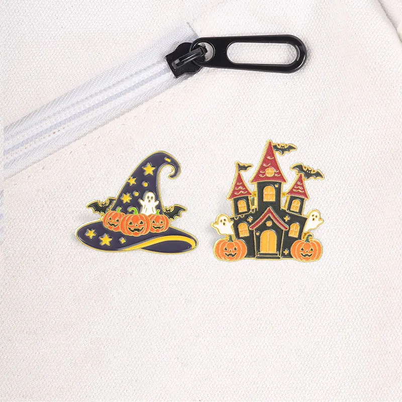 Spukhafte Geister-Kürbis-Fledermaus-Schloss-Emaille-Abzeichen, dunkle okkulte rosafarbene Hornkatze, Reversnadel, Halloween-Kostüm-Accessoire, Brosche – Detail 4