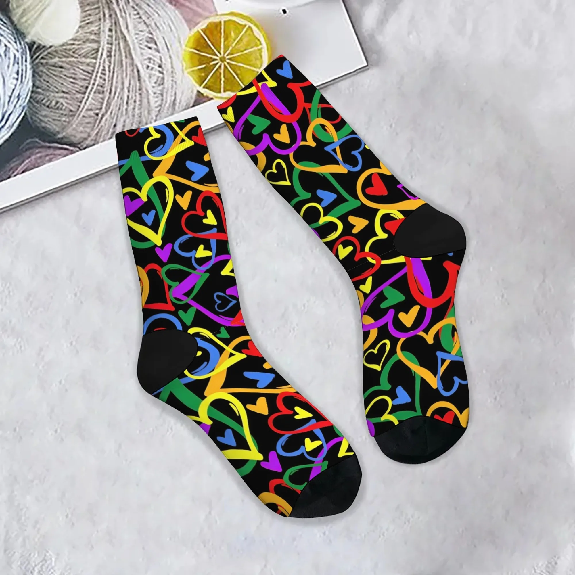 للجنسين العصرية النيون القلب الفن طاقم الجوارب تريبي الحب الفن مع قلوب ملونة لينة الدافئة للاستخدام اليومي وهدايا زوجين الحب
