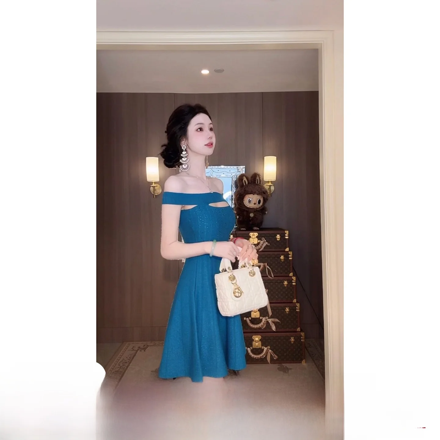 

Летнее сексуальное вязаное платье с открытыми плечами, вырезами спереди, завышенной талией, V-образным вырезом, блестящее, для повседневной носки