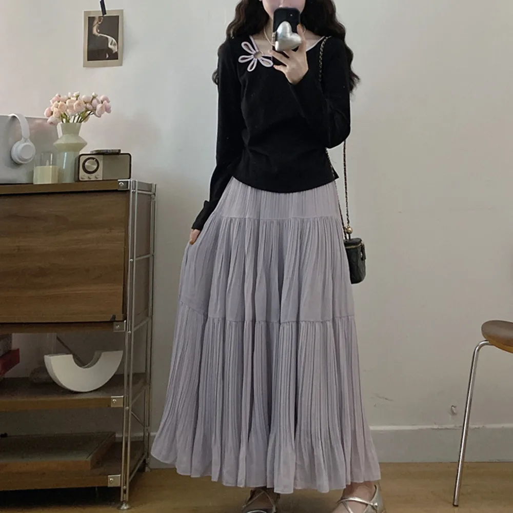 

Комплект для ранней осени: футболка с длинным рукавом и вырезами в виде цветов на плечах, плиссированная фиолетовая юбка, женская мода больших размеров