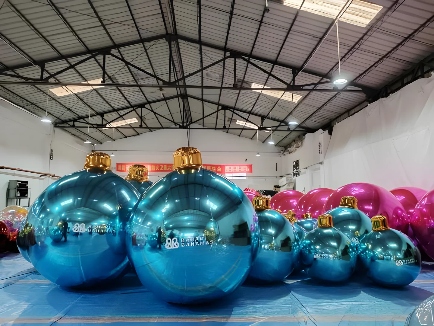 Weihnachtsspiegelball im Freien, glänzender PVC-Spiegelballon, riesiger aufblasbarer Spiegelball, personalisierte Weihnachtskugel-Ornamente