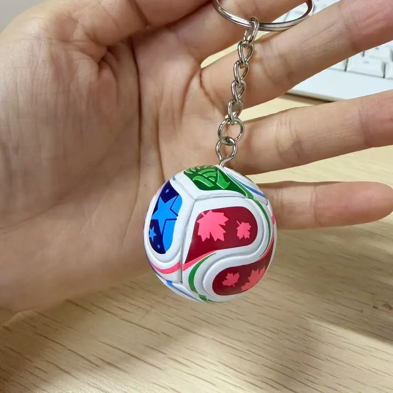 1 Stück PU-Leder 3D Fußball-Souvenir-Schlüsselanhänger für Männer und Frauen, Fußballfan-Schlüsselanhänger, Taschenanhänger, Schlüsselring, Geschenk für Freund, Accessoires 2026 – Detail 3
