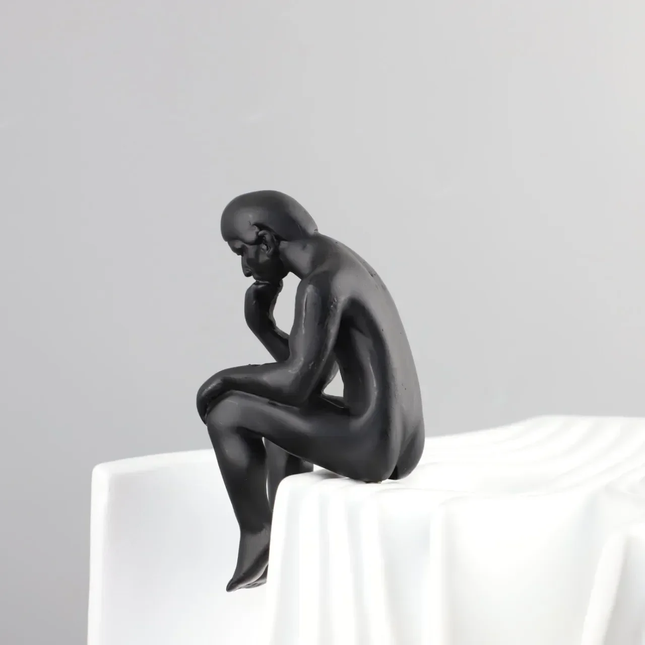 2026 Unique Resin Handicraft Thinking Portrait Artificial Figure Sculpture Abstract Figure Decorative Figurines Home Decoration
