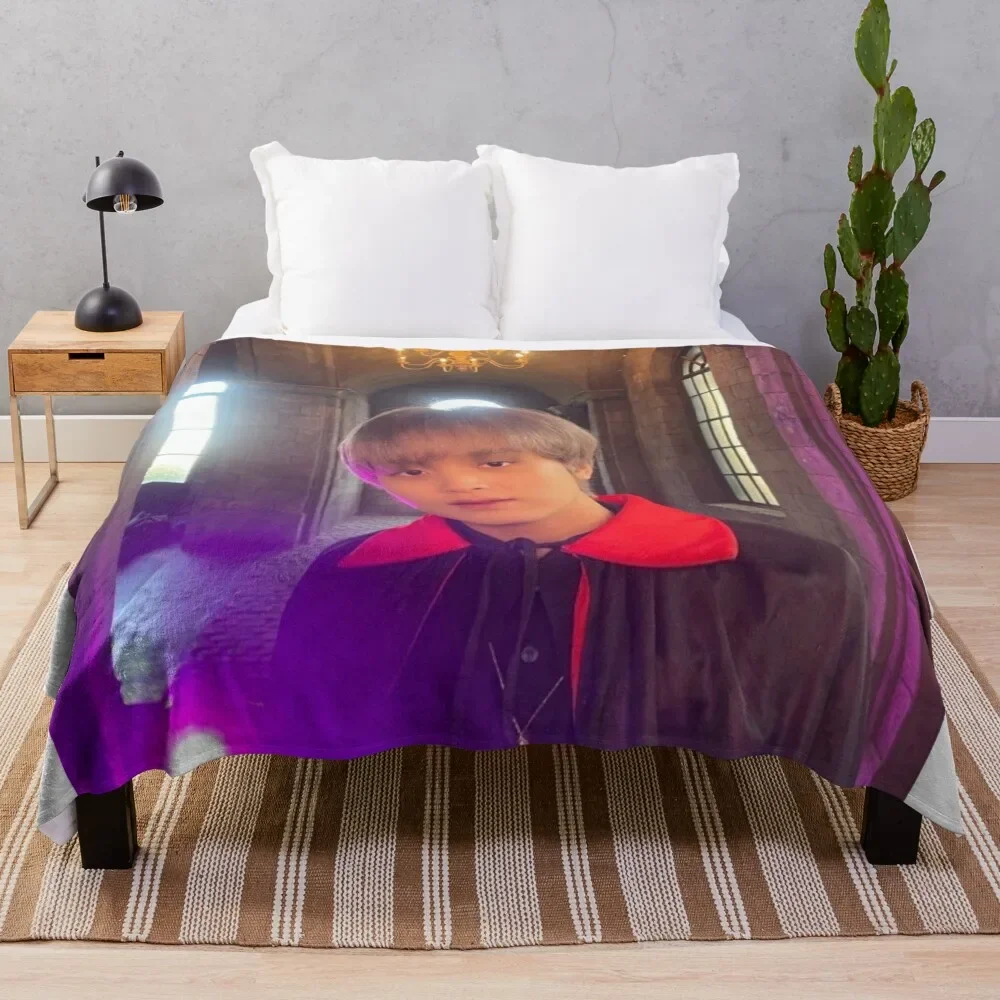 

vampire haechan Throw Blanket Luxury Brand Giant Sofa Retros manga Blankets