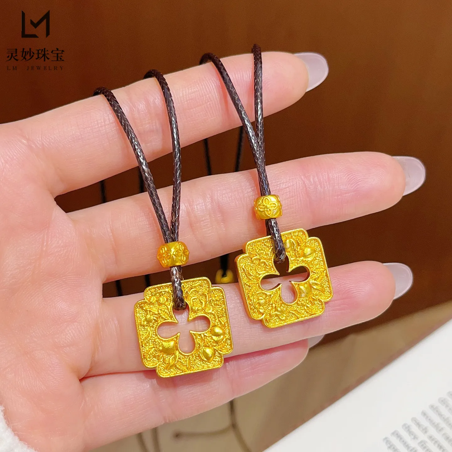 

Flower Square Pendant Women's 24K Gold AU999 - Mini delicate floral charm, age-reducing design for workplace