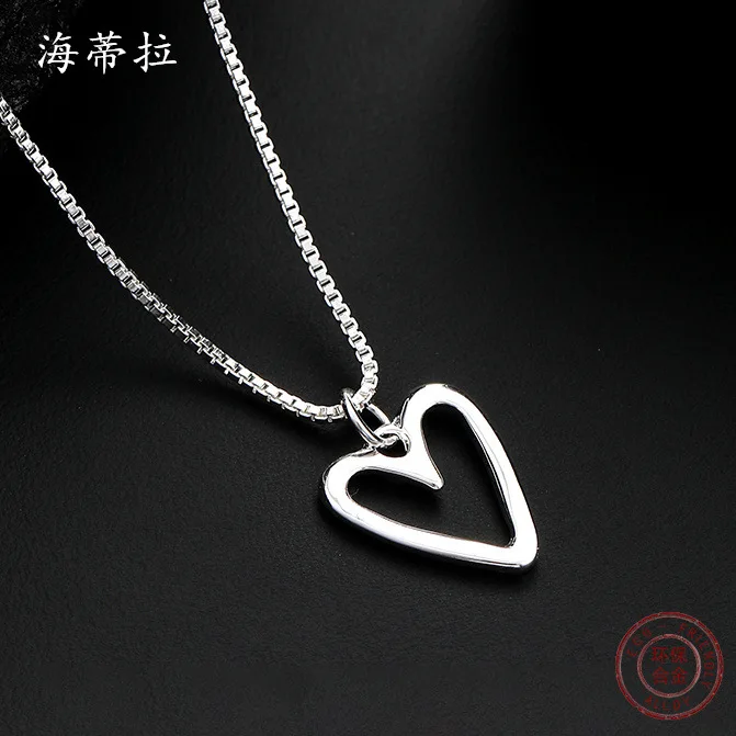 hot-selling love hollow small pendant, fashionable and simple smooth heart-shaped women's versatile love necklace w