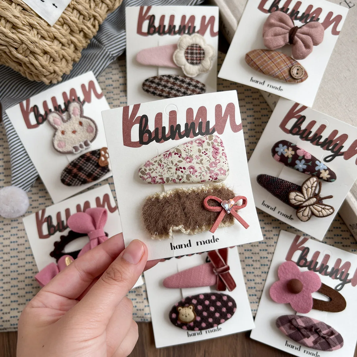 

Корейские тканевые заколки для волос, 2 шт., розовые, бежевые заколки с бантом и цветком для девочек, детские аксессуары для волос с челкой, нежные