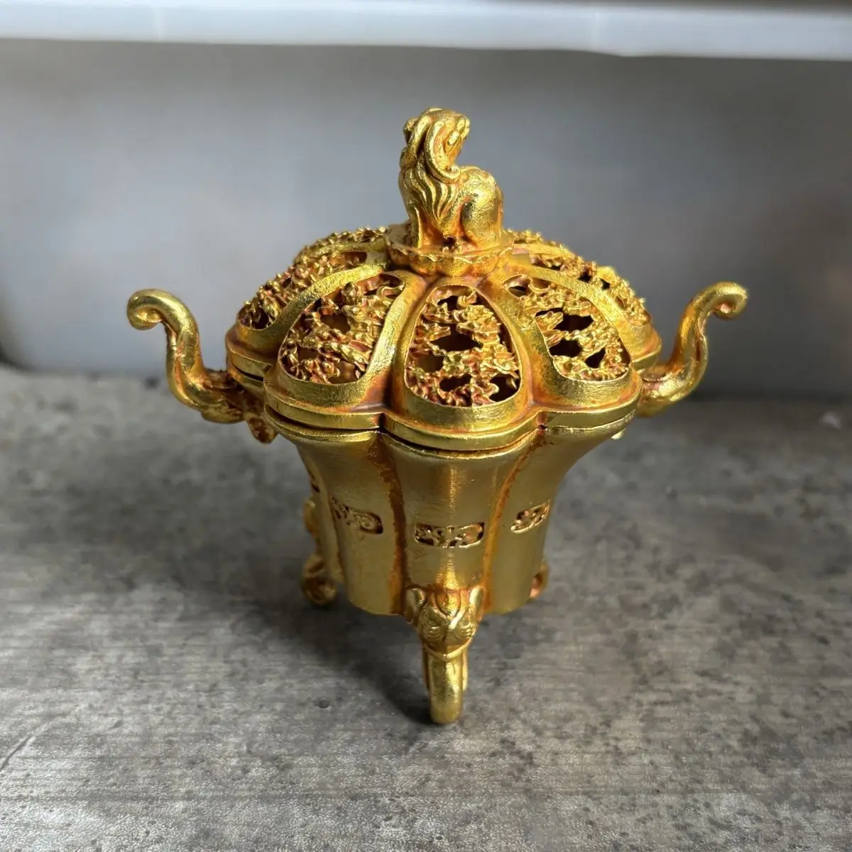 Gilt Two-eared three-legged pixiu lion Ornament Decoration Tea Pet Figurines Desk Decor Accessories