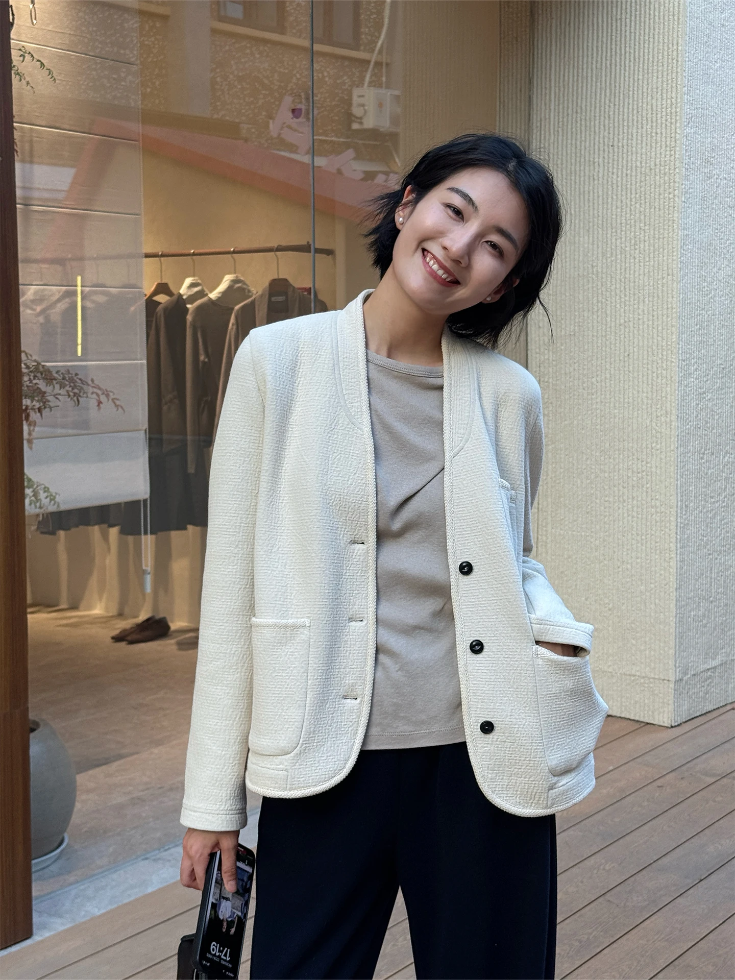 

Женский укороченный кардиган Langqing бежевого цвета с V-образным вырезом, текстурированный, для повседневной носки, простой и элегантный, укороченный, на пуговицах, для женщин