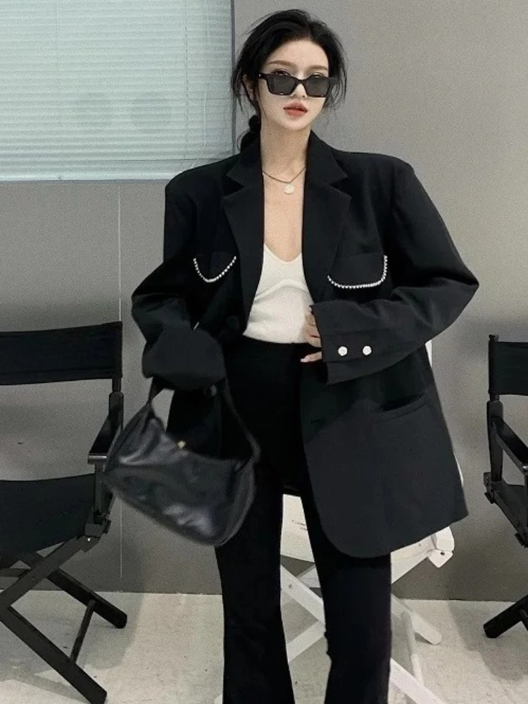 سترة نسائية سوداء اللون لربيع وخريف 2025 بتصميم عالي الجودة على الطراز الكوري سترة بدلة فضفاضة متوسطة الطول