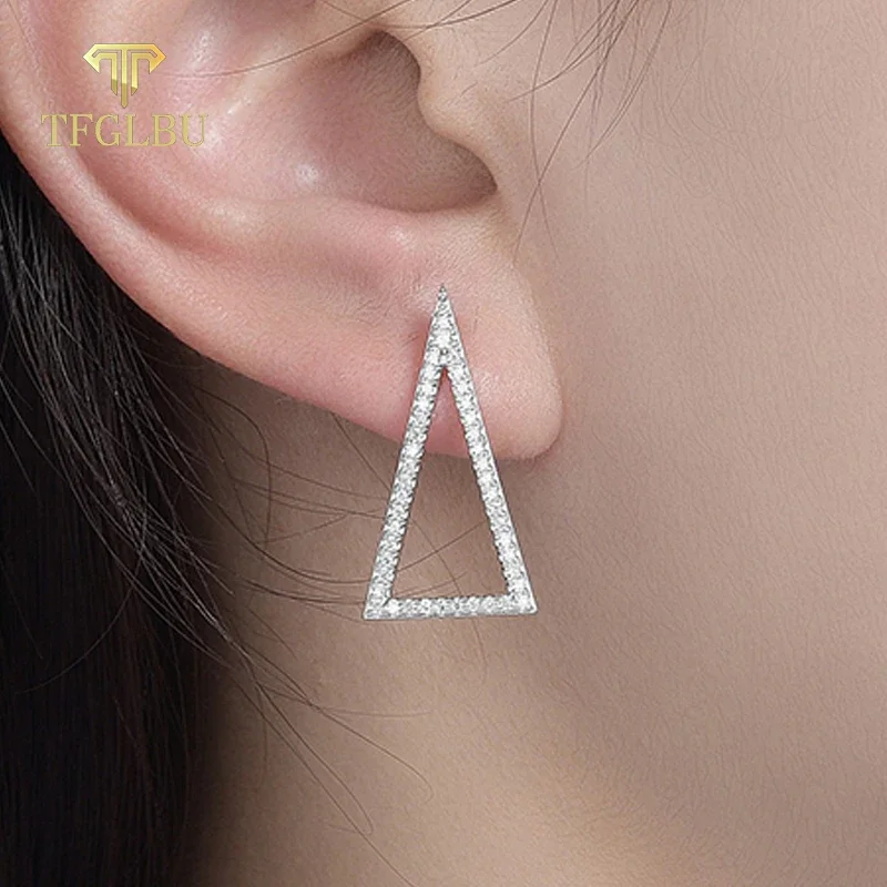 

Женские серьги-гвоздики из серебра 0,8 пробы с фианитом, 925 мм