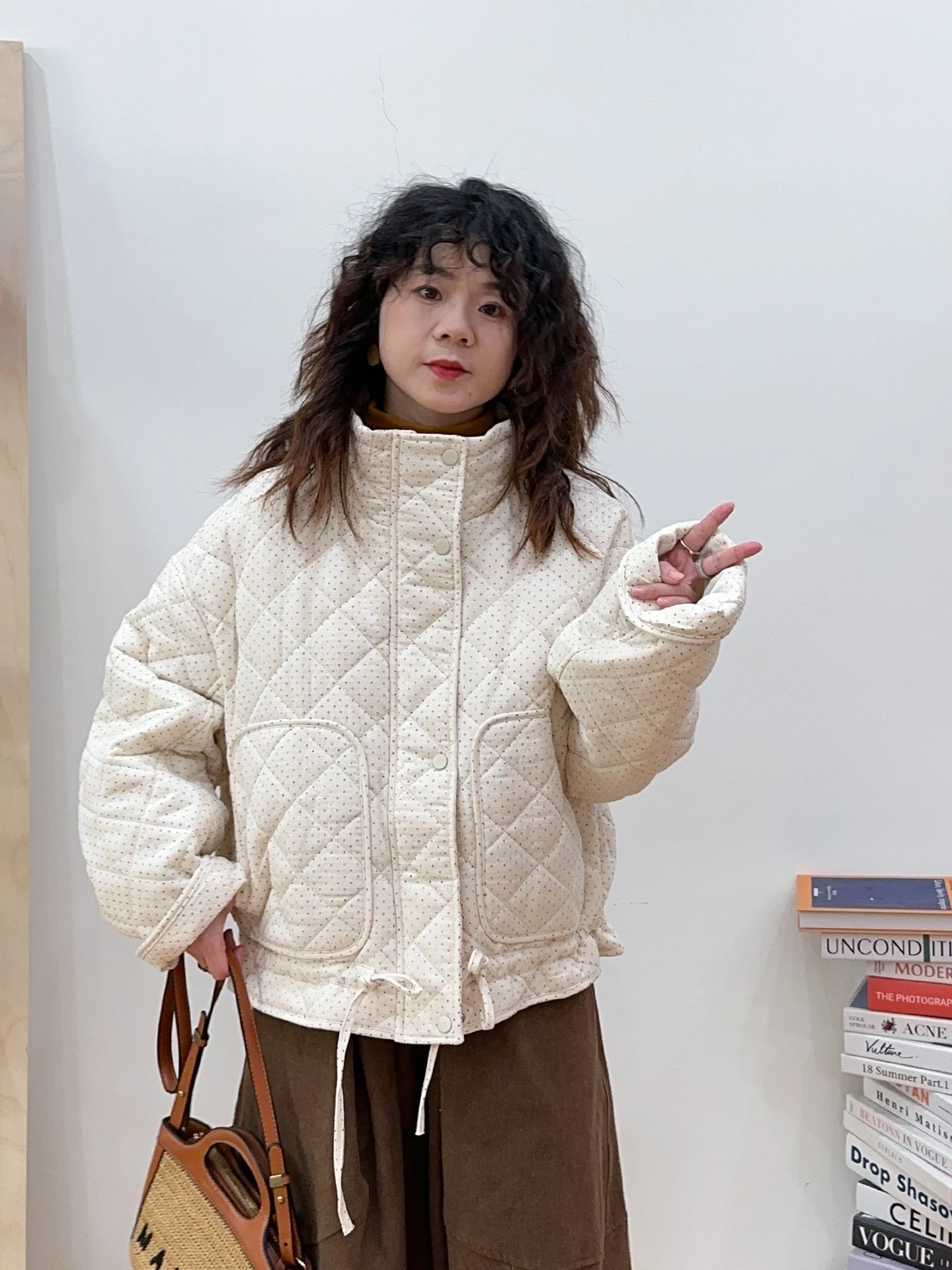 

Мягкая куртка-свитшот «Скорпион в бутылке» с воротником-стойкой, в горошек, из хлопка, в корейском стиле, свободного кроя, с индивидуальным подолом и завязками, для зимы, для нежных образов.