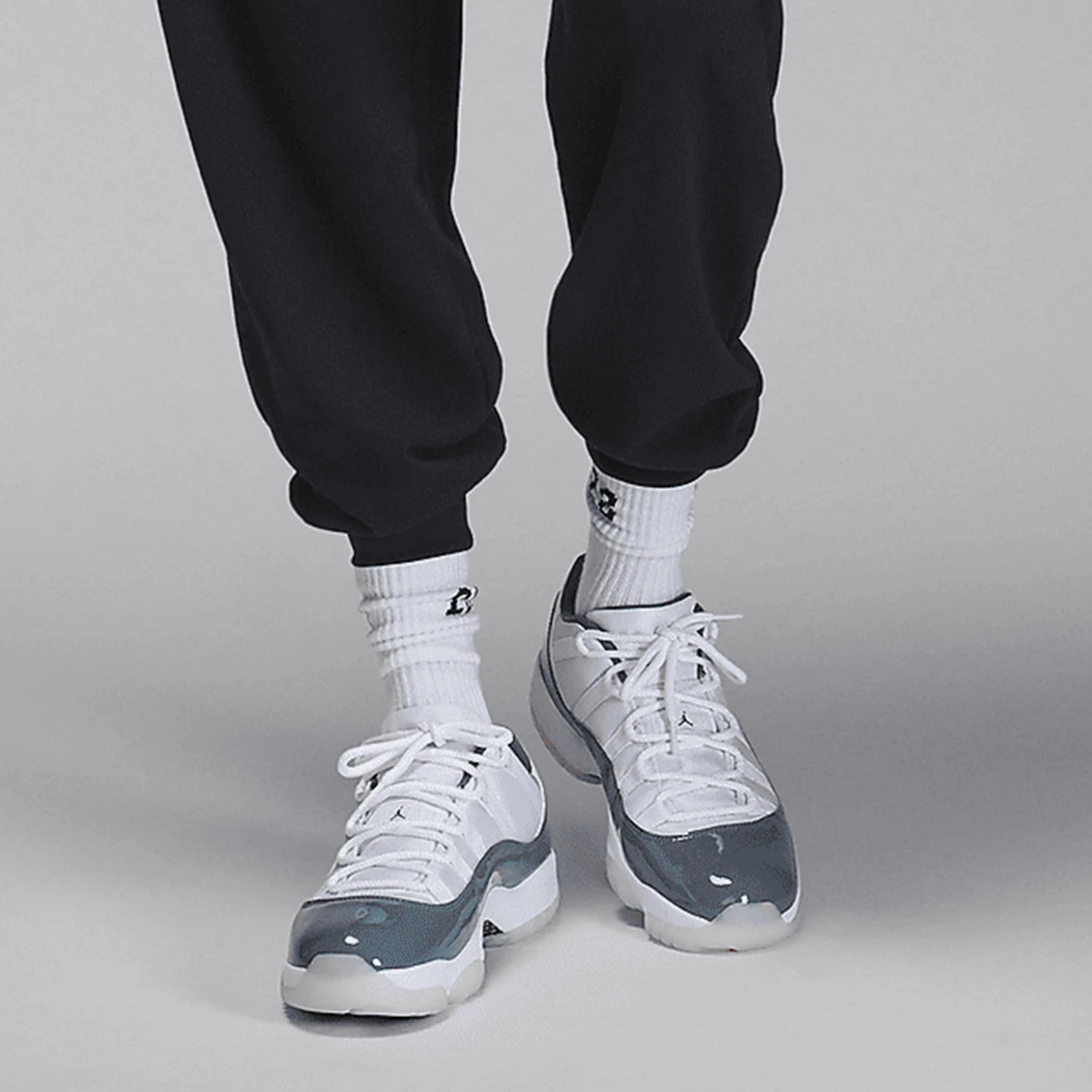 

Nike Authentic JORDAN Men's Low-Top Retro Cushioned Basketball Shoes FV5104-104