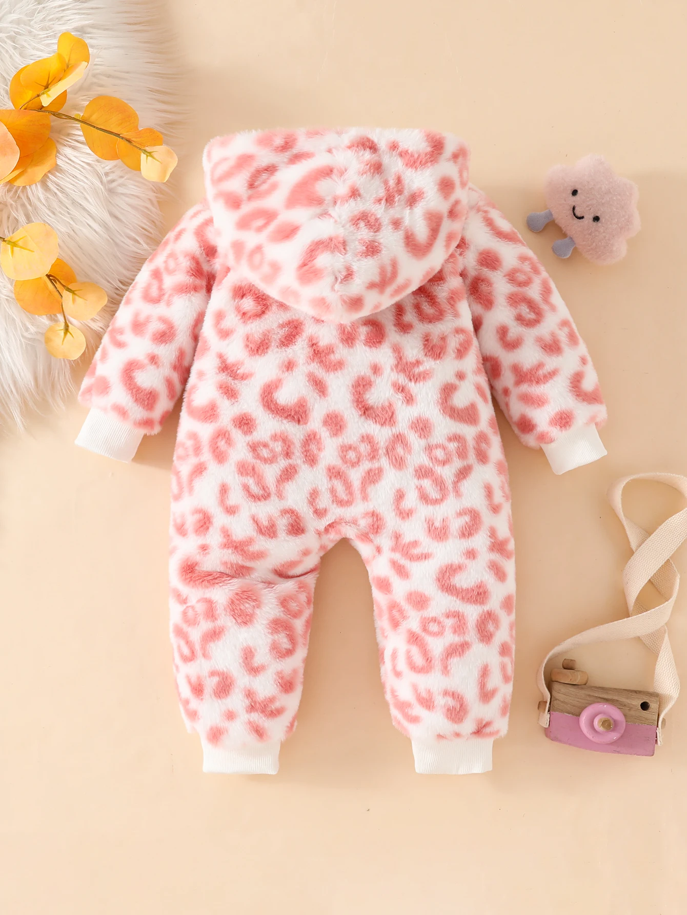 Cute Casual Light Pink Plush Autumn and Winter Leopard Print Comfortable Hooded Baby Jumpsuit