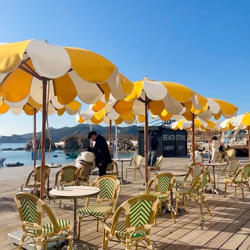 Freizeitschirm im Innenhof