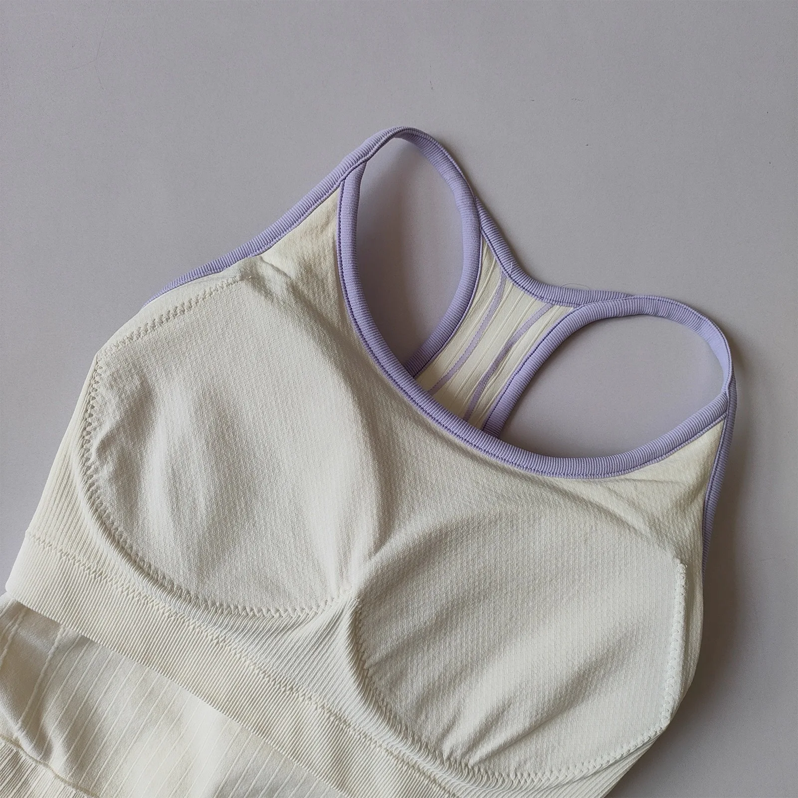 Damen Color-Block-Träger-Sporttop, Taillenformendes Yoga-Pilates-Fitness-BH mit eingebauten Polstern – Detail 13