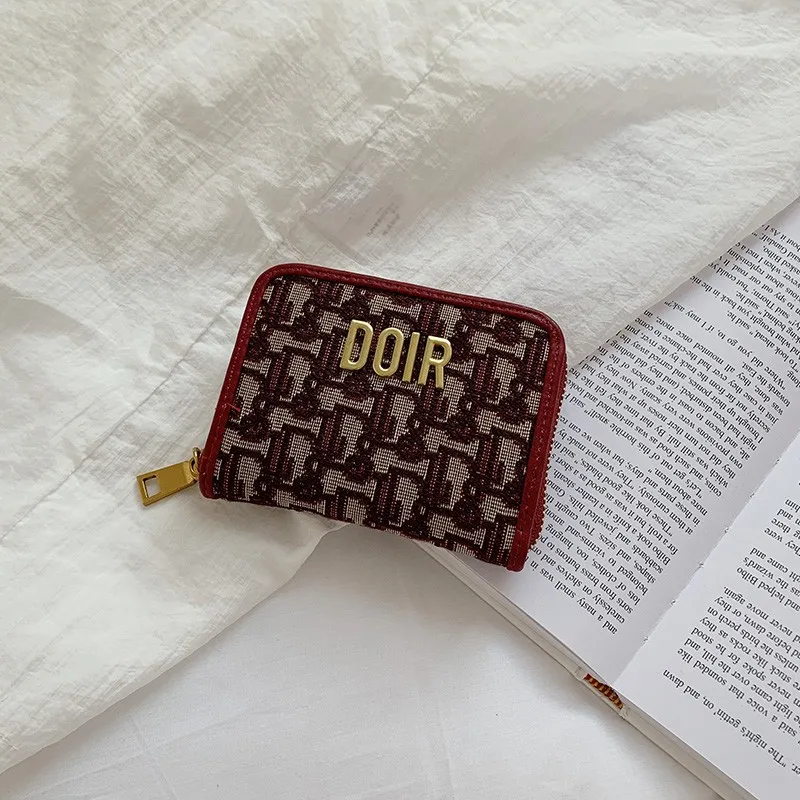 

Elegant Women's Wallet, High-Capacity Card Holder with Light Luxury Brand, Compact and Easy to Carry Design
