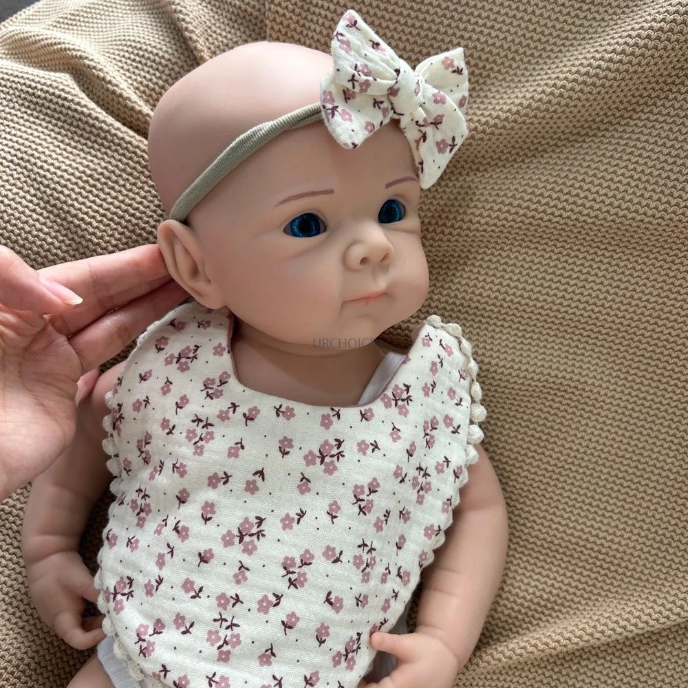 19Inch Soft E Lifelike Silicone Reborn Baby Girl Open Blue Eyes Tons de pele realistas e detalhes pintados para Collectibles Gift