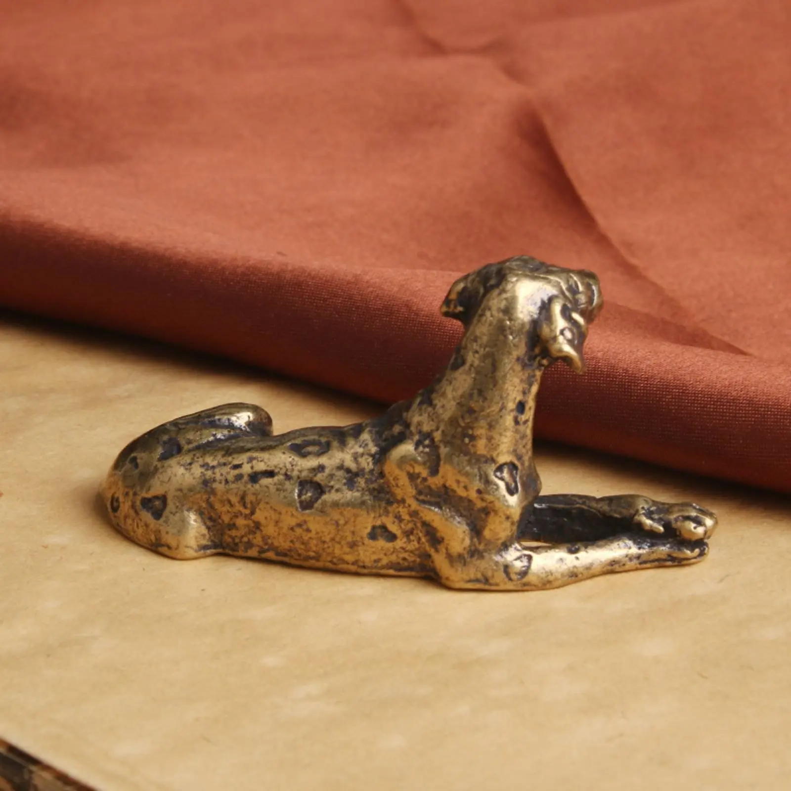 Spotted Dog Figurine Feng Shui Decor Chinese Astrological Dog Figurine Vintage Brass Paperweight Retro Appearance for Desktop