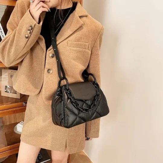 

2025 New! Women's Trendy Dumpling-Shaped Bag – Diamond-Quilted with Embroidered Thread & Color-Block Design, Plus Chain Strap