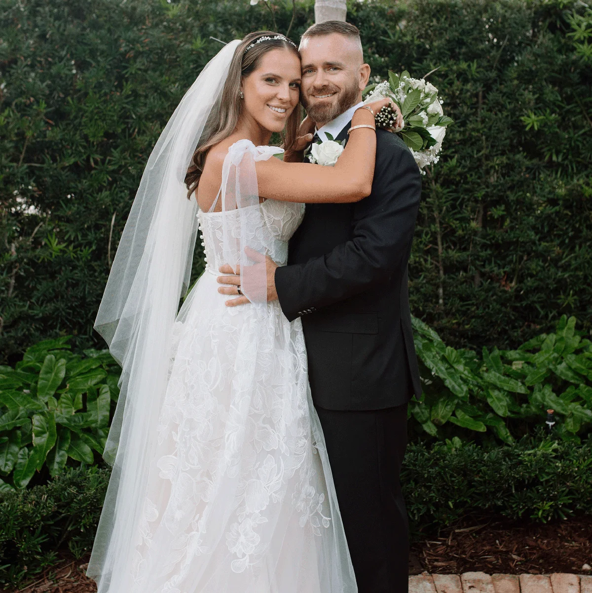 Self Tie Shoulder Straps Customized Wedding Gowns A Line Transparent Sweetheart Top Floral Lace Unique Sleeveless Bridal Gowns