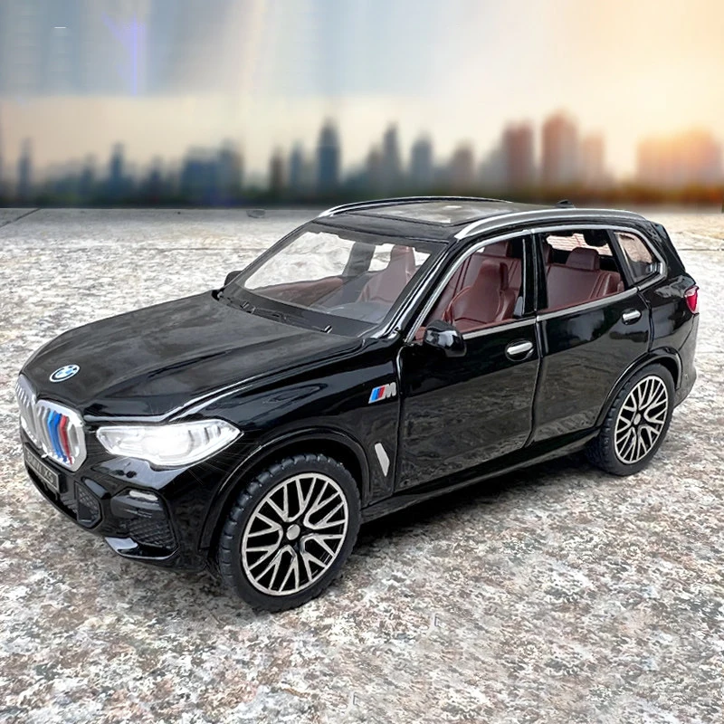 

1:32 Scale X5 M8 Toy Cars Models Alloy Diecast Pull Back SUV Doors Opened Rubber Tires Miniature Vehicles Office Ornament Car