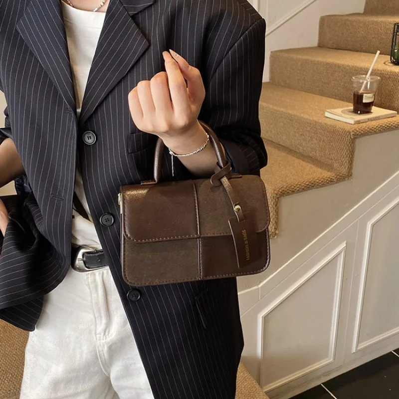 

High-End Women's Messenger Bag Made Of Premium Leather Boasting Paris Inspired And Trendy Commuter Style​