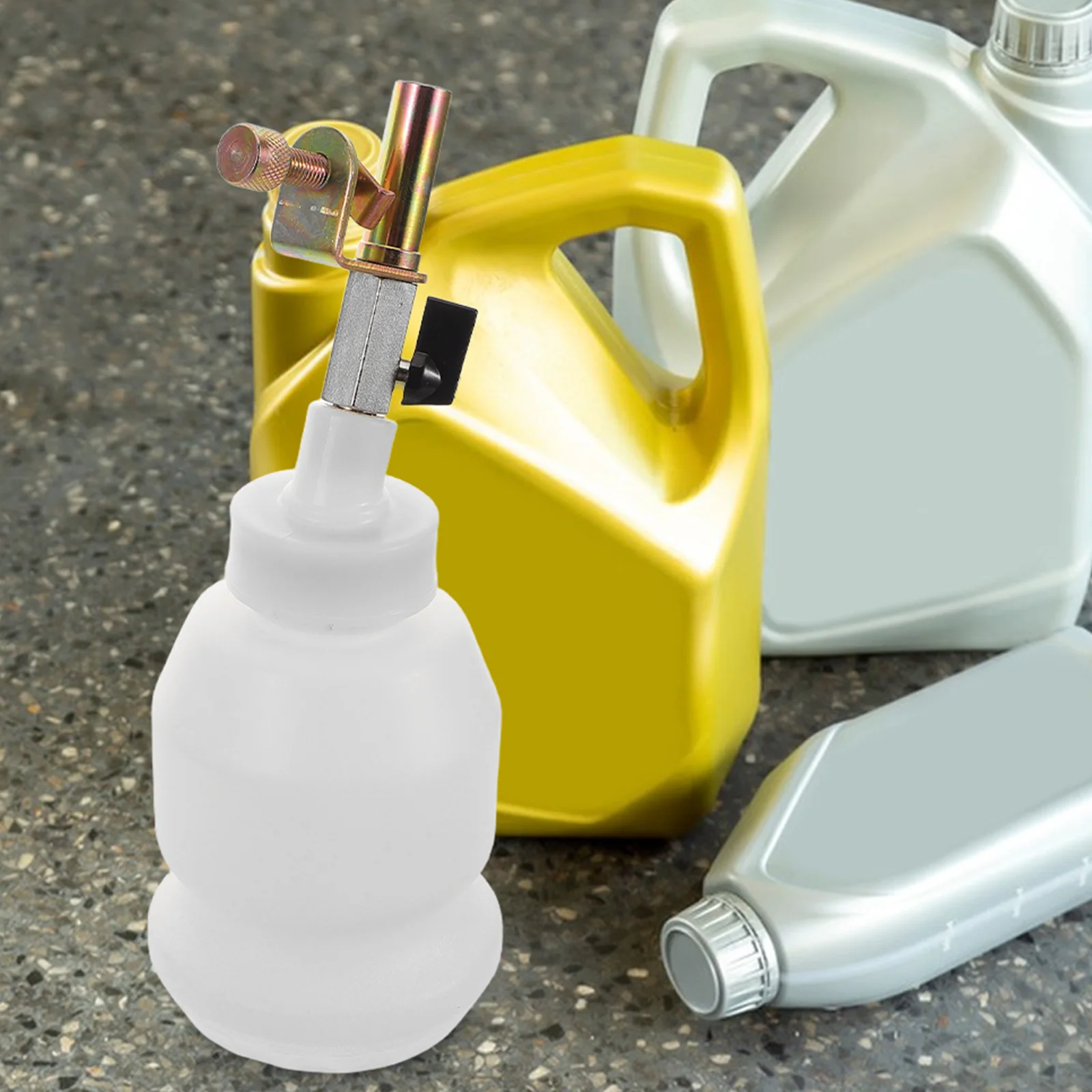 

Brake Oil Refill Tool 1L Heavy Duty Oil Container with Angled Spout Leakproof Design for Efficient Vehicle Brake Fluid Change