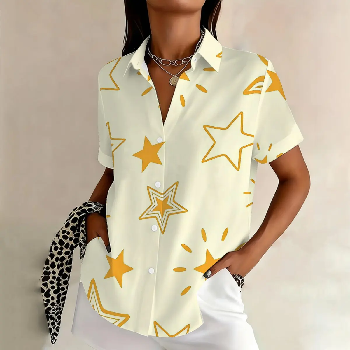 

Простая и стильная женская летняя рубашка с короткими рукавами и принтом звезд, модный и повседневный универсальный топ на каждый день.