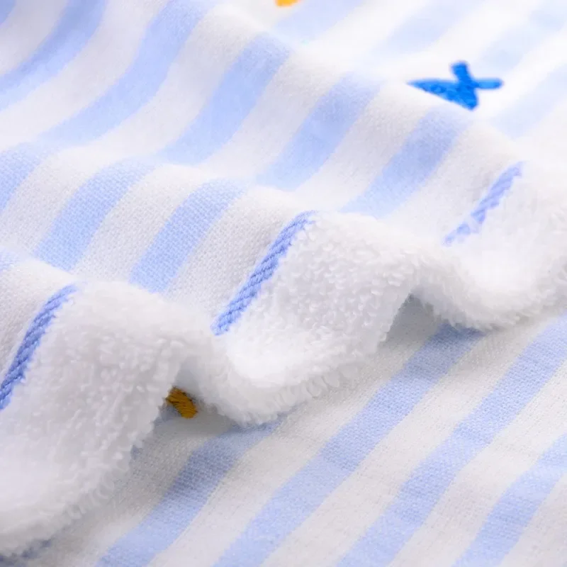 1 قطعة 25x25 سنتيمتر القطن مخطط الكرتون الأسماك التطريز شنقا حبل الطفل الوجه منشفة المحمولة ماصة لينة
