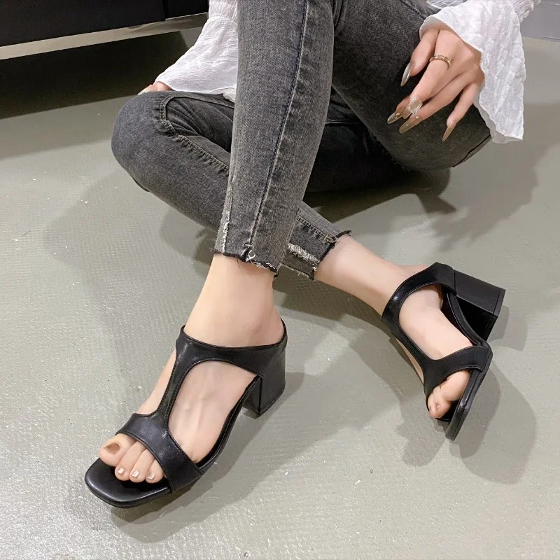 2024women's summer new simple solid color thick bottom square heel casual sandals fashion brand designer women open toe slippers