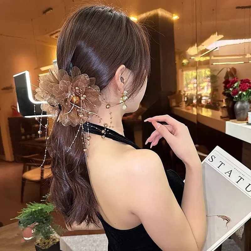 Female Flower Tassel Hair Clip 2024 New Headwear Go Shopping Party Autumn Winter Hair Clip Women's Fluffy Shark Hair Clip