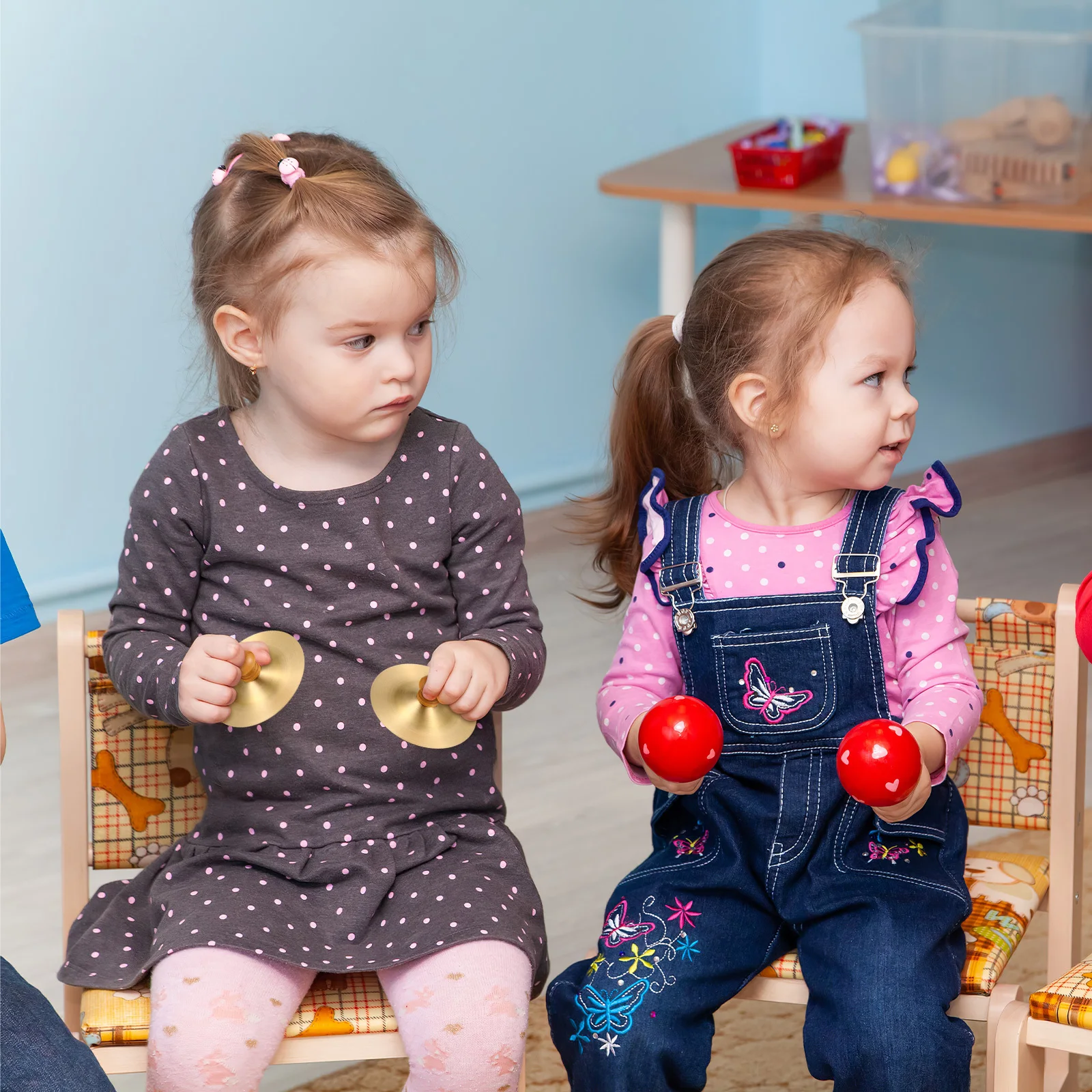 

2Pcs Copper Finger Cymbals Bright Sound Meticulous Workmanship Musical Instrument for Kids Belly Dance Props Finger Cymbals