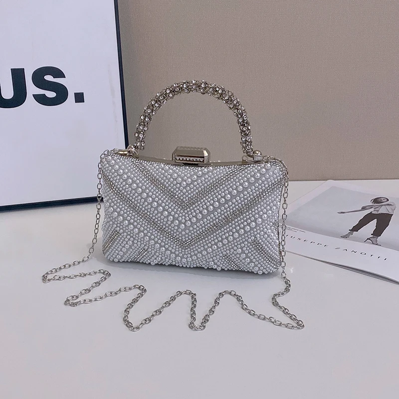 

Лидер продаж 20л. Женские сумки с заклепками. Изысканные сумки через плечо. Акриловые цепочки. Однотонные сумки на ремне ярких цветов. Нишевый дизайн.