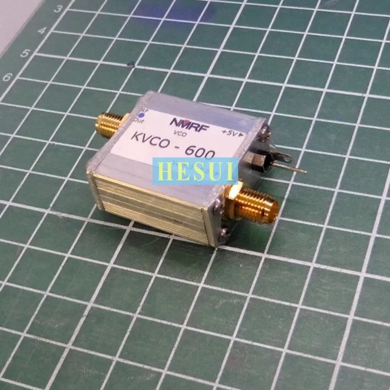 7.0-11.0dBm VT= 0.5-5.0V 550MHz - 750MHz Programmable RF signal source VCO module Sweep frequency signal generator source module