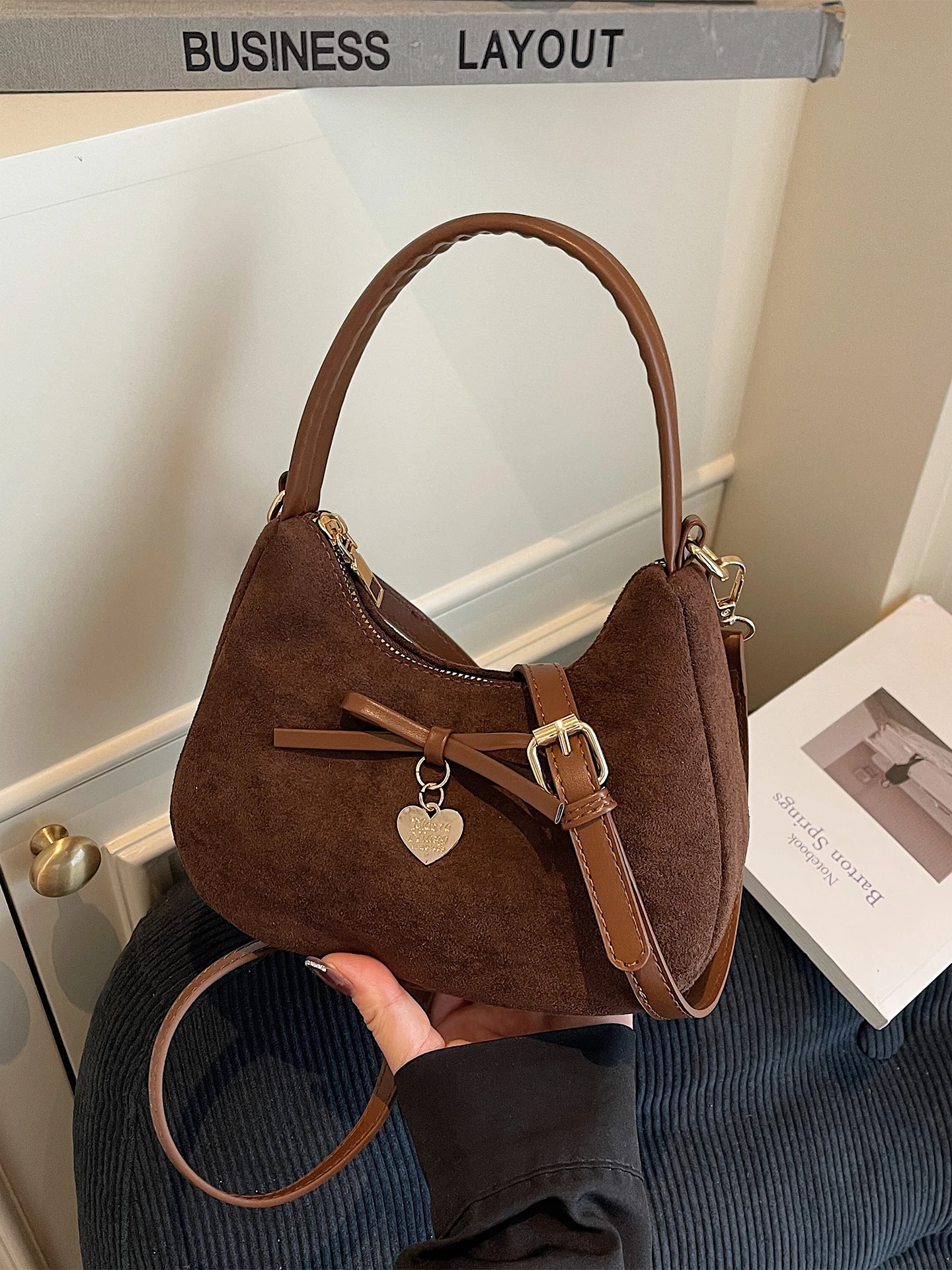 

Винтажные женские сумки с матовым бантом, новинка 2023 года, трендовая элегантная сумка-мессенджер из искусственной замши, повседневные простые сумки на одно плечо