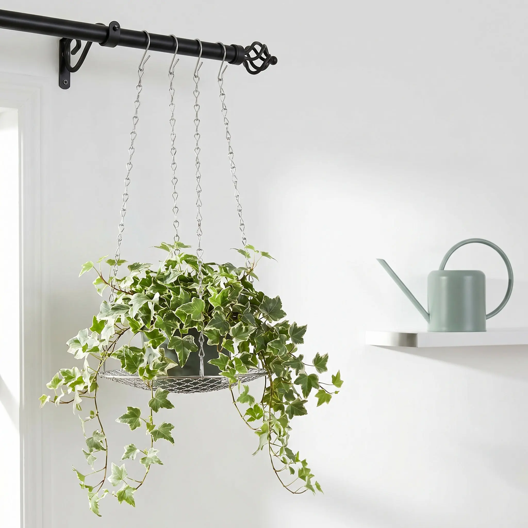 Tall planter inserts for patio gardeners to protect planter bottom - metal 22x22 cm insert with chain hook