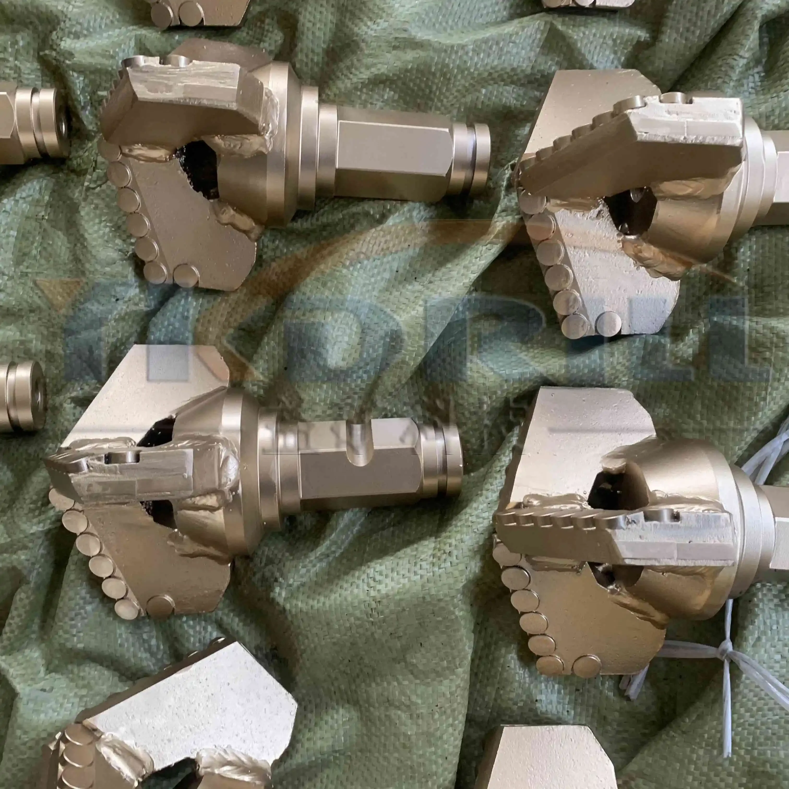 

# Насадка для бурения скважин, используемая для бурения водяных скважин