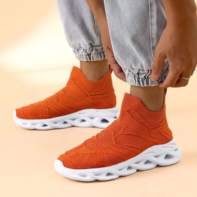 

Summer height-increasing soft-soled mesh shoes are comfortable, lightweight, thin, breathable and casual for both men and women